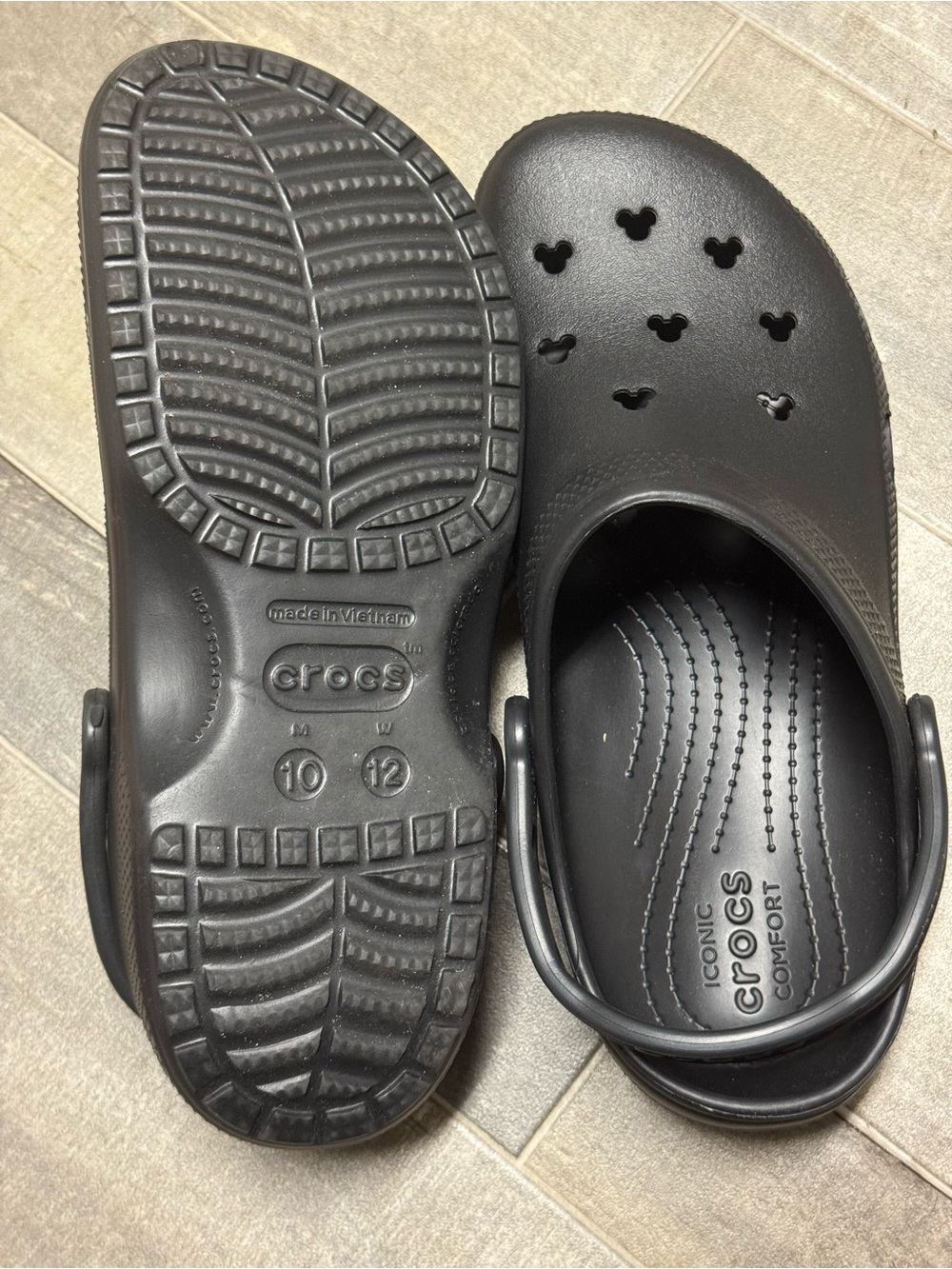 CROCS Classic Clog Black Size M-10/W-12 Lightweight Waterproof Comfy Y2K Casual - Picture 3 of 7